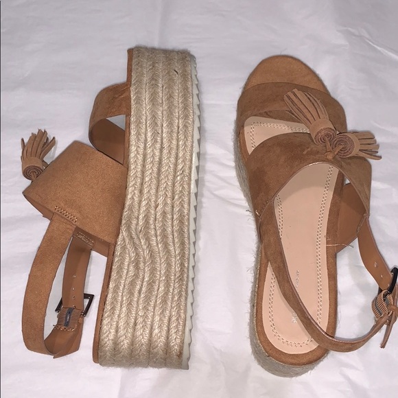 Pull&Bear tassle front heel sandal in tan size 8 - Picture 4 of 10